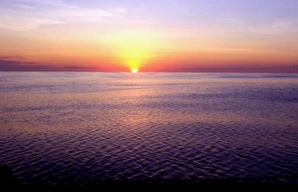 sunset_edited.jpg (32735 bytes)