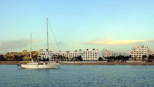 anchorage-cabos.jpg (17335 bytes)