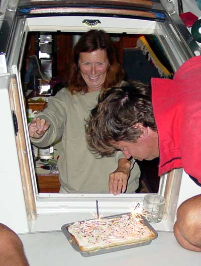 gord's-bday-cake.jpg (31754 bytes)