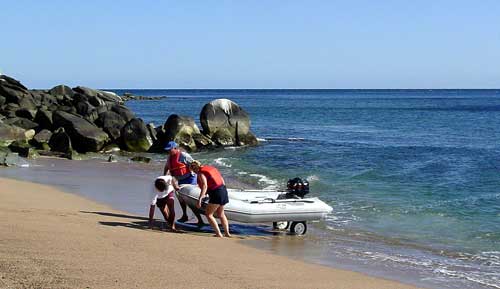 los-frailes-ashore.jpg (18829 bytes)