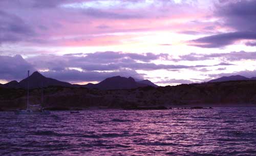 los-frailes-other-side.jpg (19117 bytes)