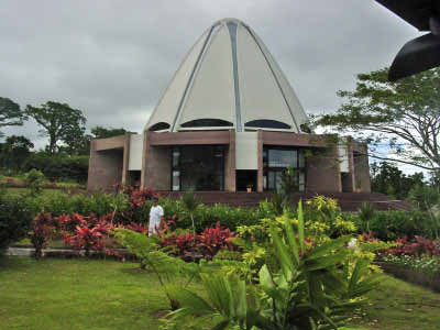 Samoa2 001_edited.jpg (19886 bytes)